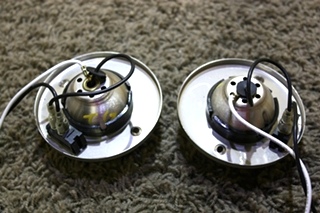 USED SET OF 2 SWIVEL READING LIGHT WITH ON/OFF SWITCH MOTORHOME PARTS FOR SALE
